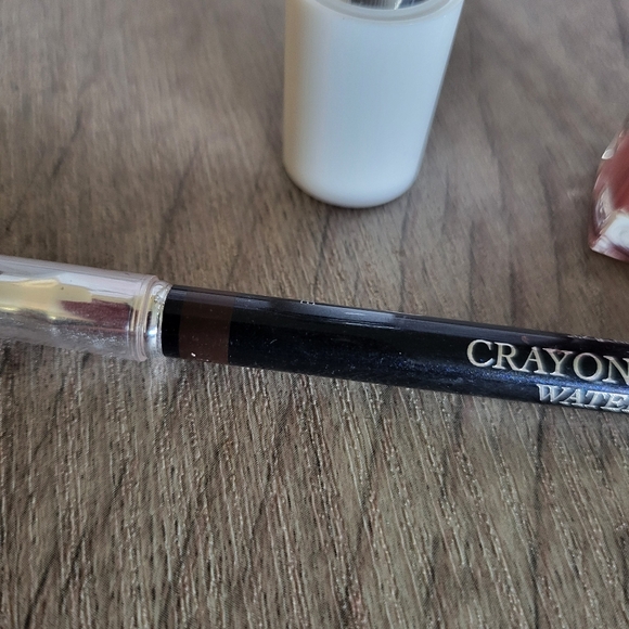 Dior makeup bag and makeup - Picture 6 of 8